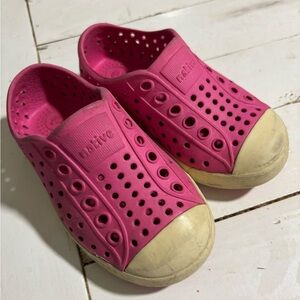 Native Jefferson shoes. Child size 6. Pink.